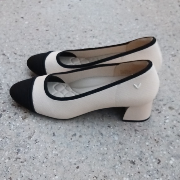 NEW Vivaia Julie Pro Women's Knit Block Heel Almond Toe Shoes Size 9.5 - Picture 3 of 8